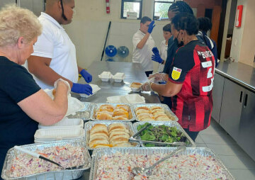 Bermuda Is Love - Volunteer at First Baptist Churches Feeding Programme 