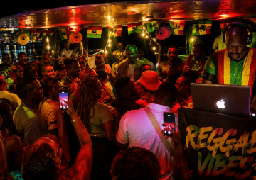 Old School Reggae Night Aboard ÜberVida